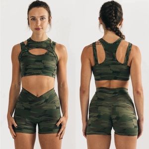 Alphalete surface keyhole bra - Camo